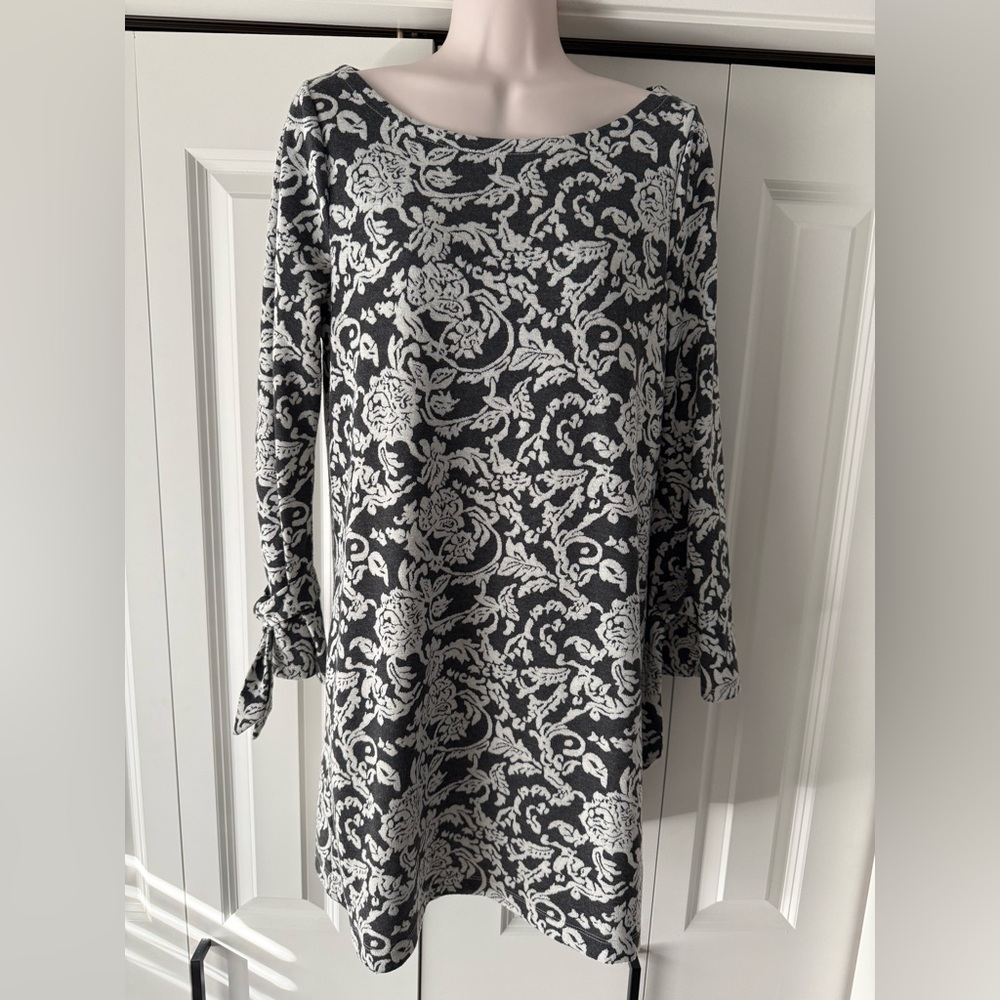 Loft gray ivory brocade flare sleeve dress SP small petite